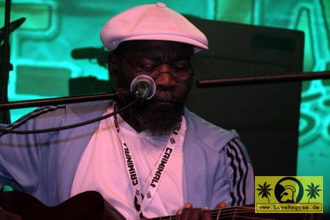 Clinton Fearon (Jam) feat. The Inna De Yard All-Stars 16. Reggae Jam Festival - Bersenbrueck 01. August 2010 (3).JPG
